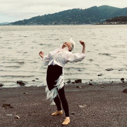 On set with lead artists Richelle Donigan & Joan Lazarus